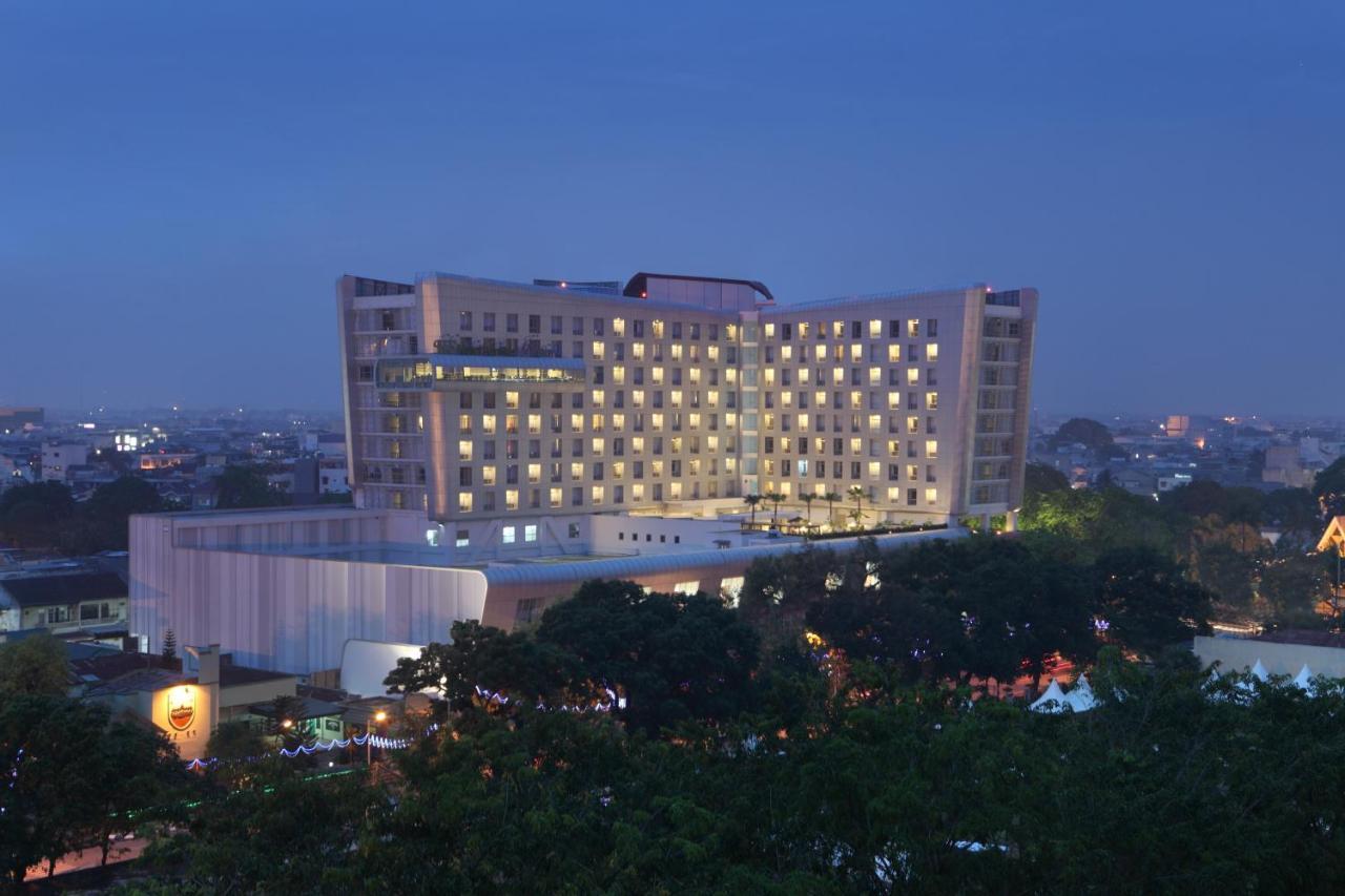 Santika Premiere Dyandra Hotel & Convention - Medan Exterior foto